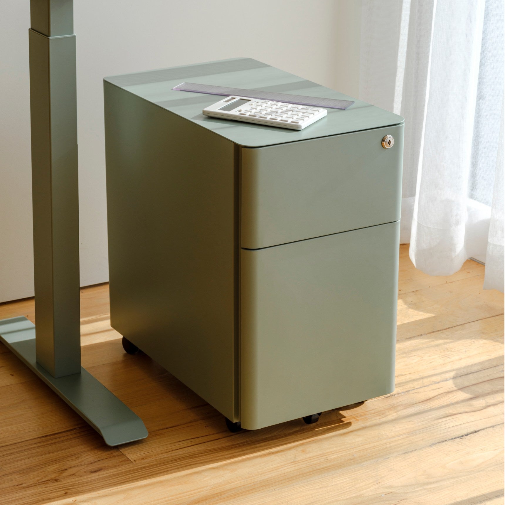 Color:Sage; Condition:Like New;
