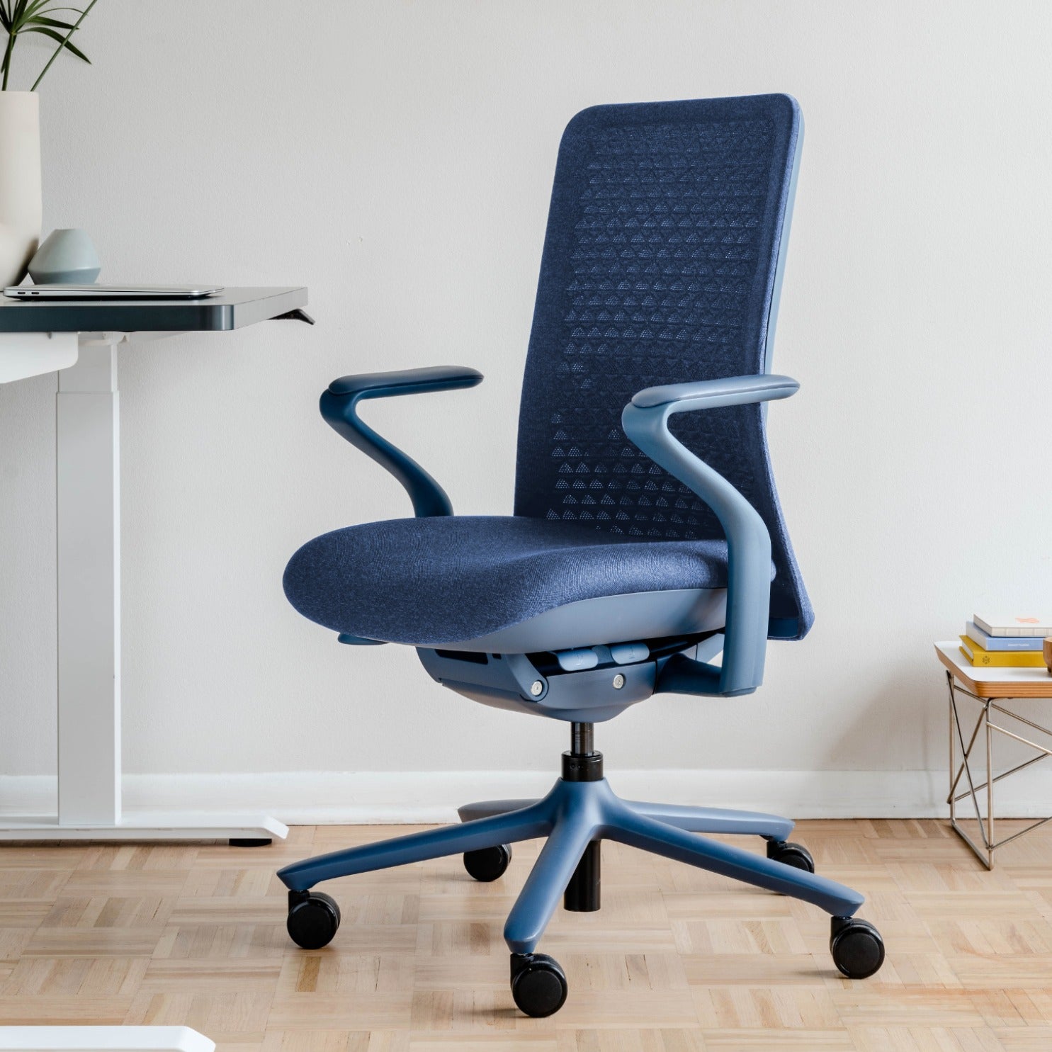 Color:Cobalt; Condition:Like New