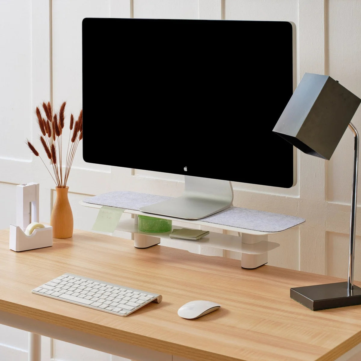 Color:White; Stand Size:Small; Condition:Like New;