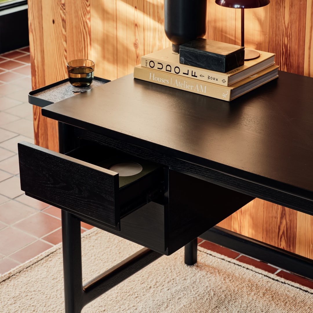 Top Color:Black Ash;