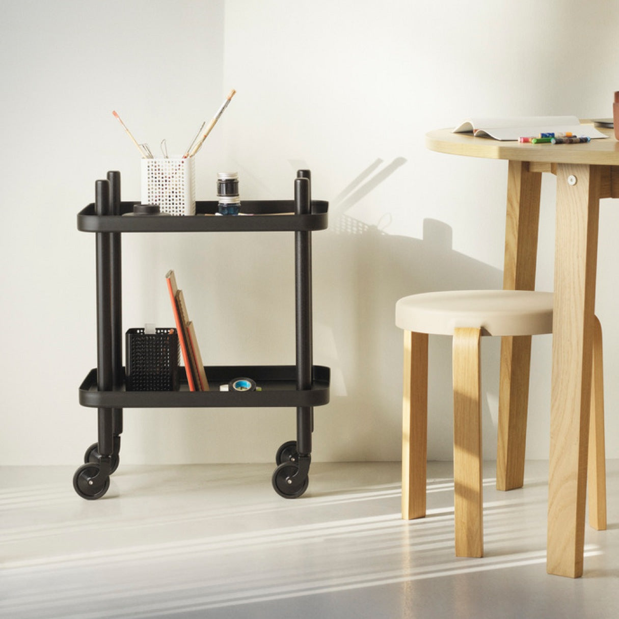 Tray Color:Black/Black; Condition:Like New;
